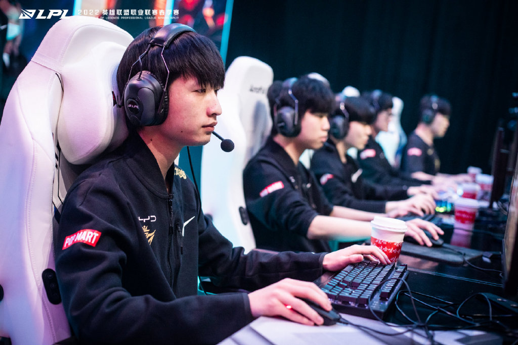 开云-包含Rookie爆冷击败老鹰，惊险取胜引爆全场！的词条